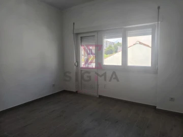 Apartamento T2 para Venda em Bombarral e Vale Covo