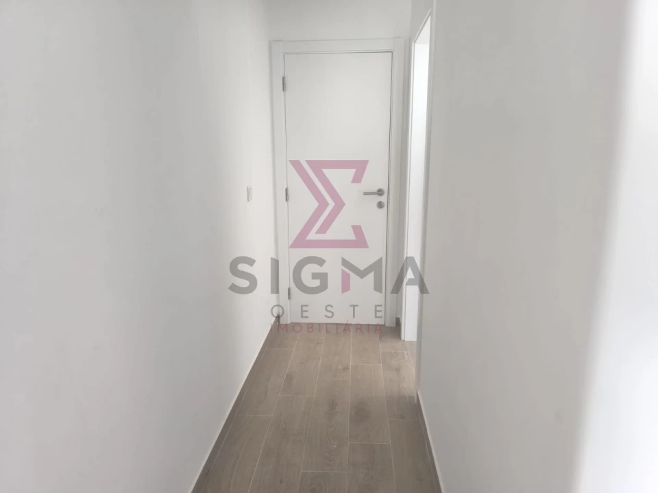Apartamento T2 para Venda em Bombarral e Vale Covo Foto 11