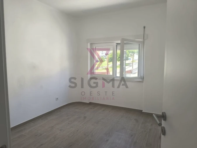 Apartamento T2 para Venda em Bombarral e Vale Covo Foto 18