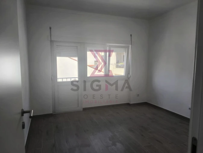 Apartamento T2 para Venda em Bombarral e Vale Covo Foto 19