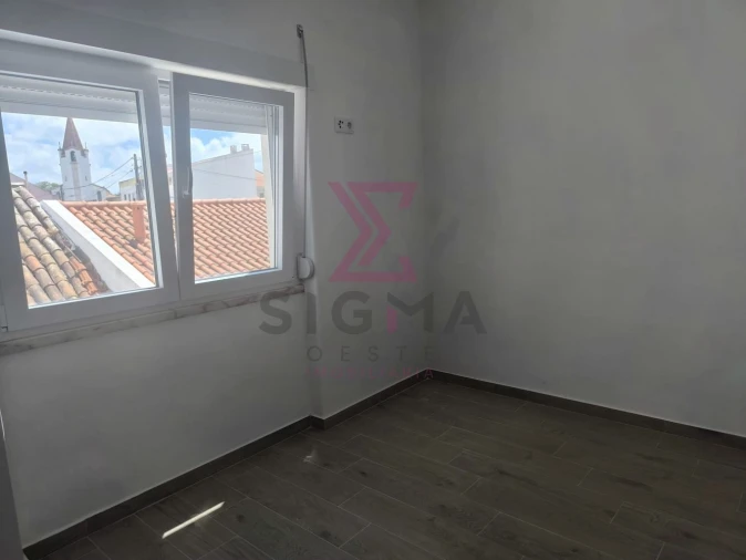Apartamento T2 para Venda em Bombarral e Vale Covo Foto 9