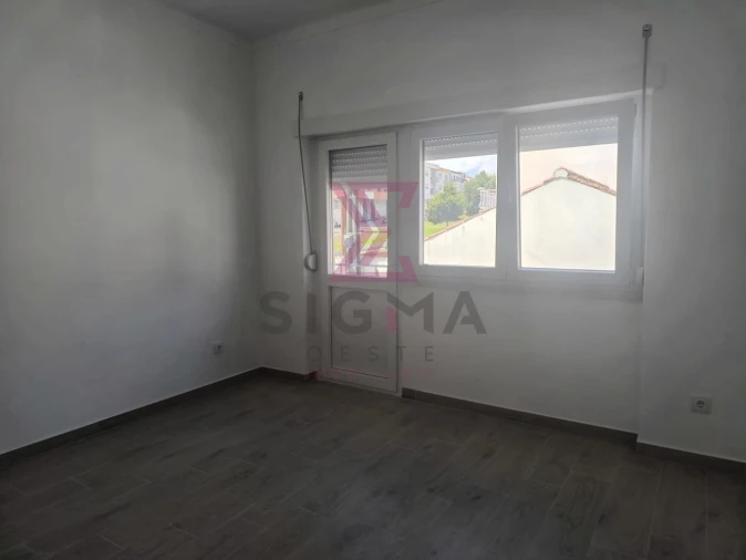 Apartamento T2 para Venda em Bombarral e Vale Covo Foto 13