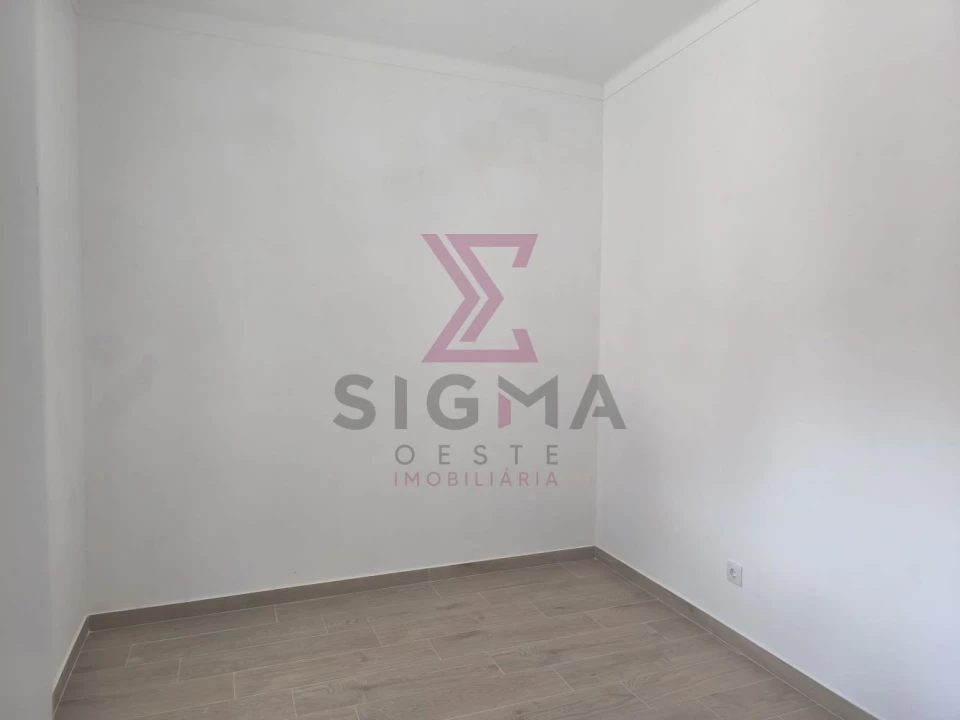 Apartamento T2 para Venda em Bombarral e Vale Covo Foto 10