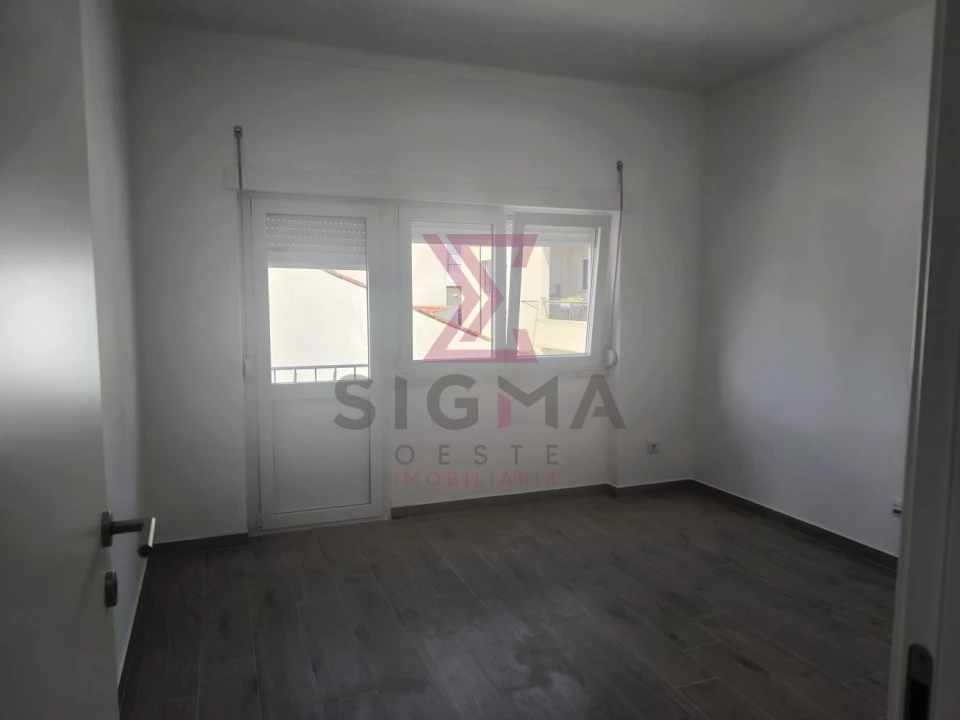 Apartamento T2 para Venda em Bombarral e Vale Covo Foto 19