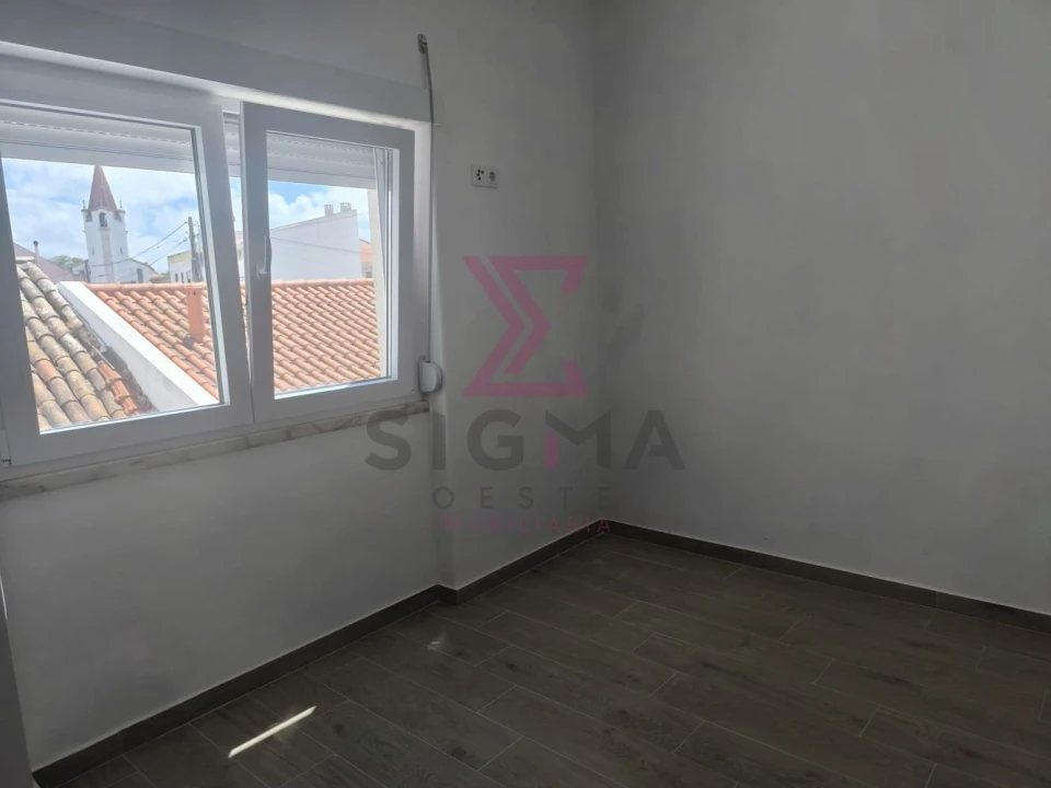 Apartamento T2 para Venda em Bombarral e Vale Covo Foto 9