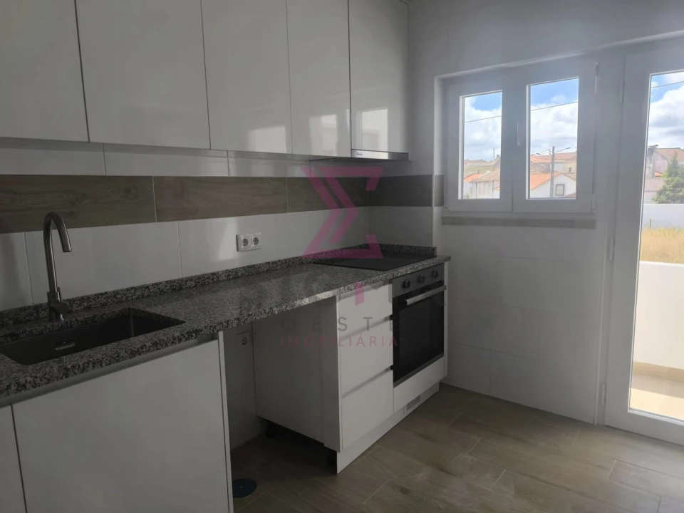 Apartamento T2 para Venda em Bombarral e Vale Covo Foto 6