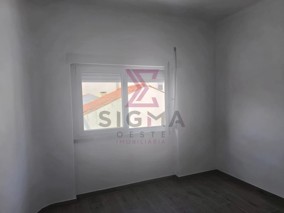 Apartamento T2 para Venda em Bombarral e Vale Covo Foto 15