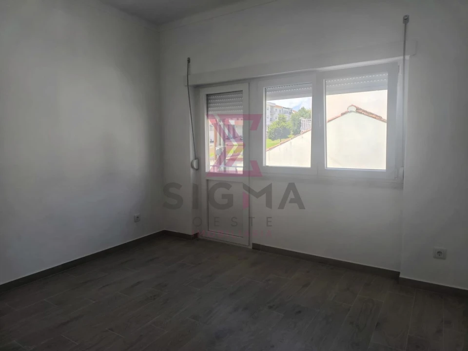 Apartamento T2 para Venda em Bombarral e Vale Covo Foto 13