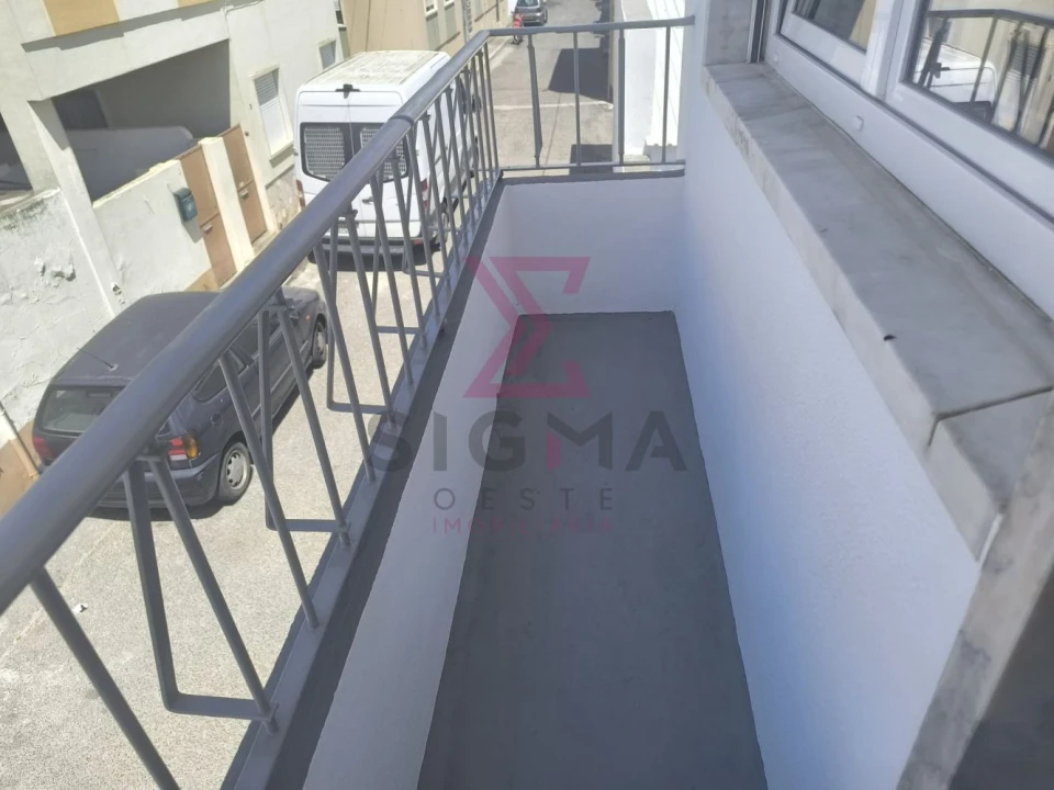 Apartamento T2 para Venda em Bombarral e Vale Covo Foto 12