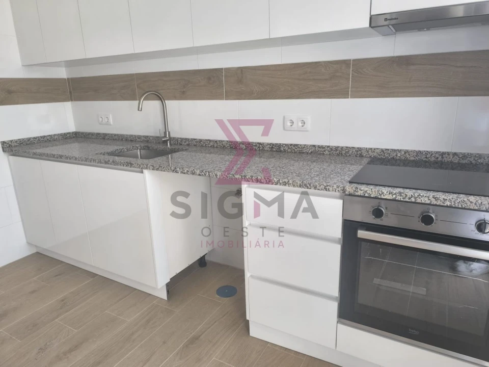 Apartamento T2 para Venda em Bombarral e Vale Covo Foto 5
