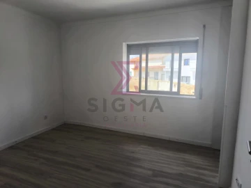 Moradia T2 para Venda em Bombarral e Vale Covo