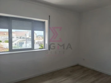 Moradia T2 para Venda em Bombarral e Vale Covo