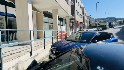 Loja para Arrendamento em Povoa de Lanhoso (N. Senhora do Amparo)