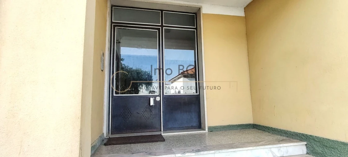 Apartamento T2 para Venda em Azambuja Foto 3