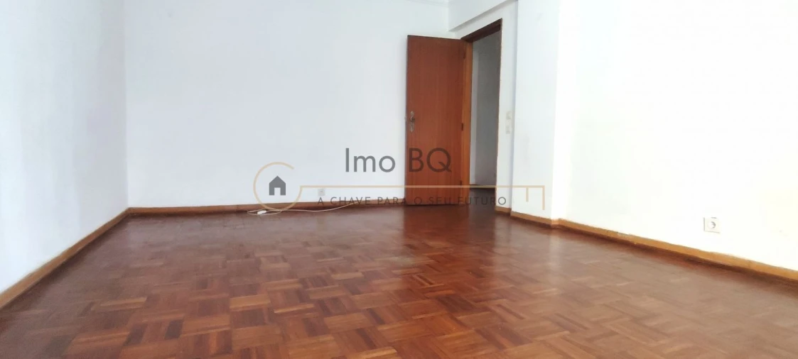Apartamento T2 para Venda em Azambuja Foto 12