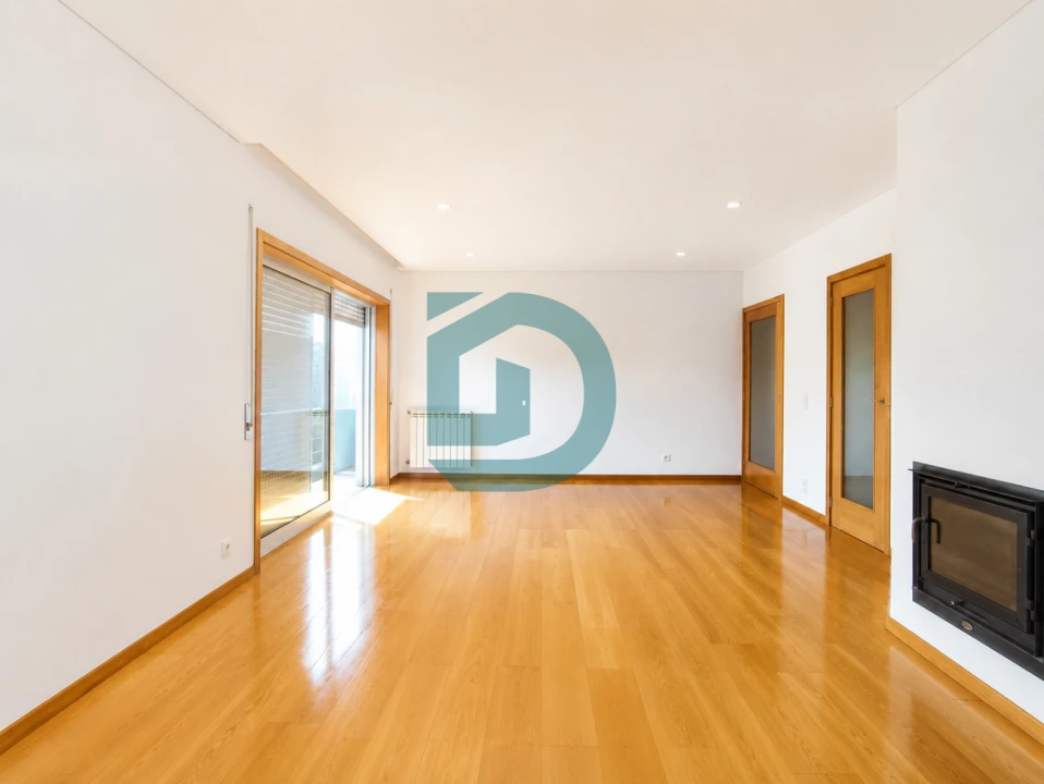 Apartamento T3 para Venda em Arvore Foto 1