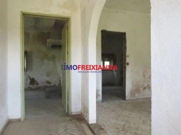 Moradia T2 para Venda em São João Baptista e Santa Maria dos Olivais