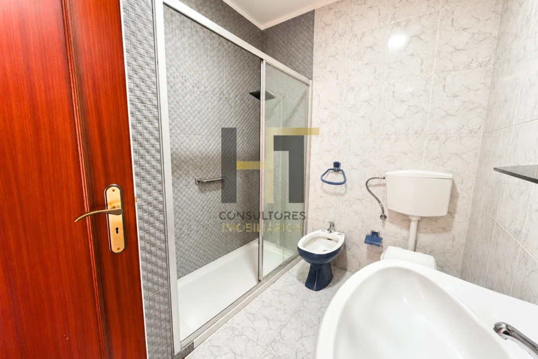 Apartamento T3 para Venda em Castêlo da Maia Foto 19