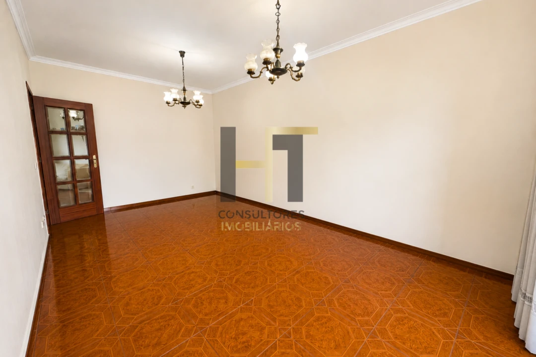 Apartamento T3 para Venda em Castêlo da Maia Foto 3