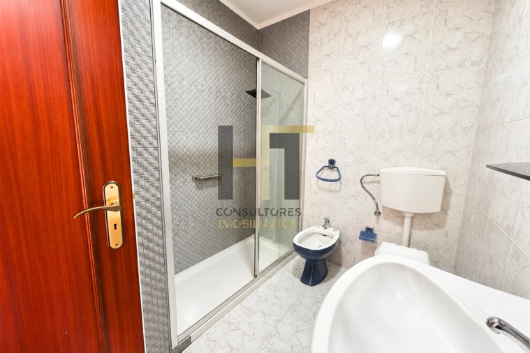 Apartamento T3 para Venda em Castêlo da Maia Foto 19