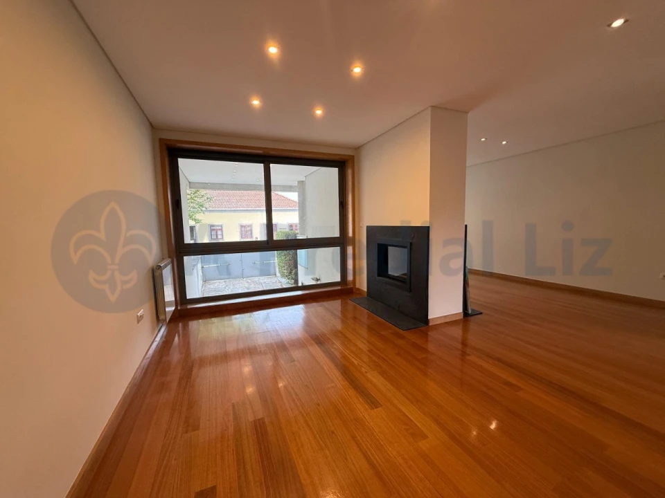 Moradia T3 para Venda em Arcozelo Foto 6