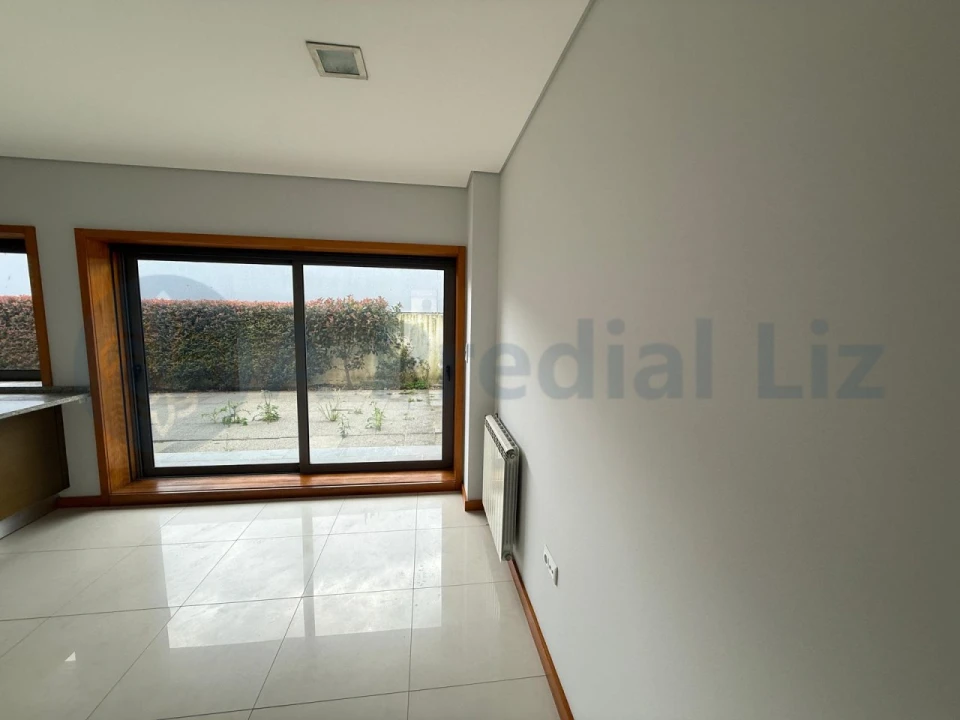 Moradia T3 para Venda em Arcozelo Foto 11