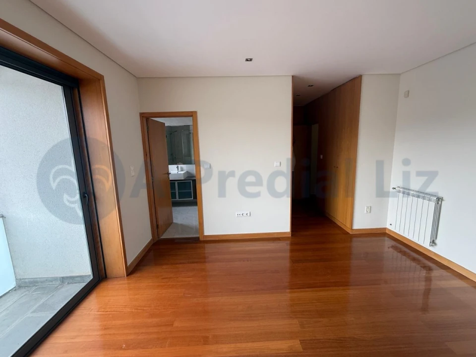 Moradia T3 para Venda em Arcozelo Foto 19