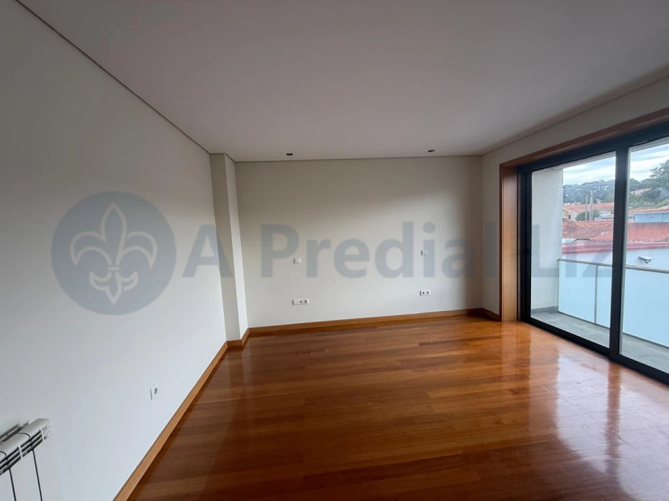 Moradia T3 para Venda em Arcozelo Foto 23