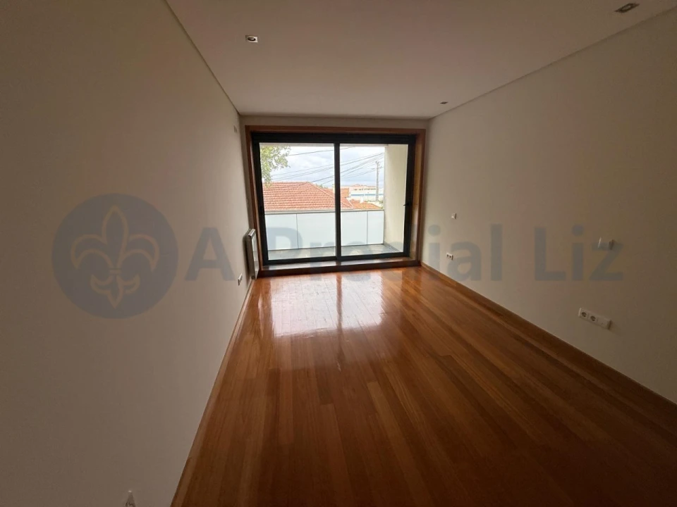 Moradia T3 para Venda em Arcozelo Foto 25