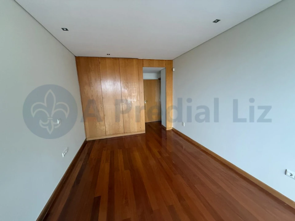 Moradia T3 para Venda em Arcozelo Foto 27
