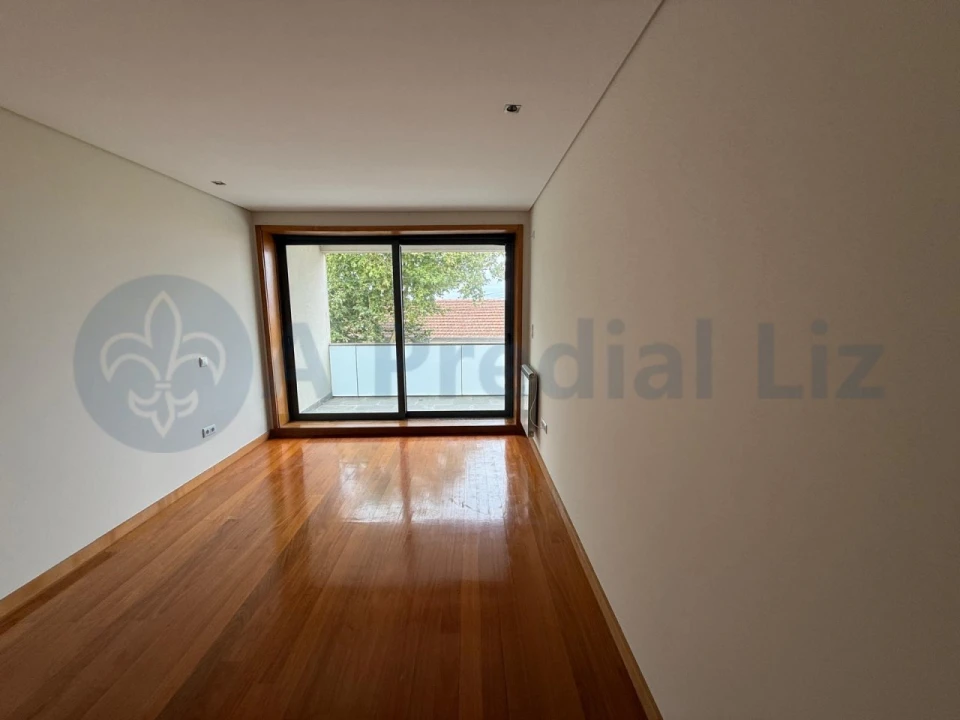 Moradia T3 para Venda em Arcozelo Foto 28