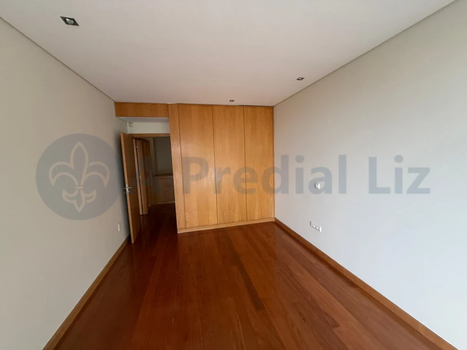 Moradia T3 para Venda em Arcozelo Foto 29