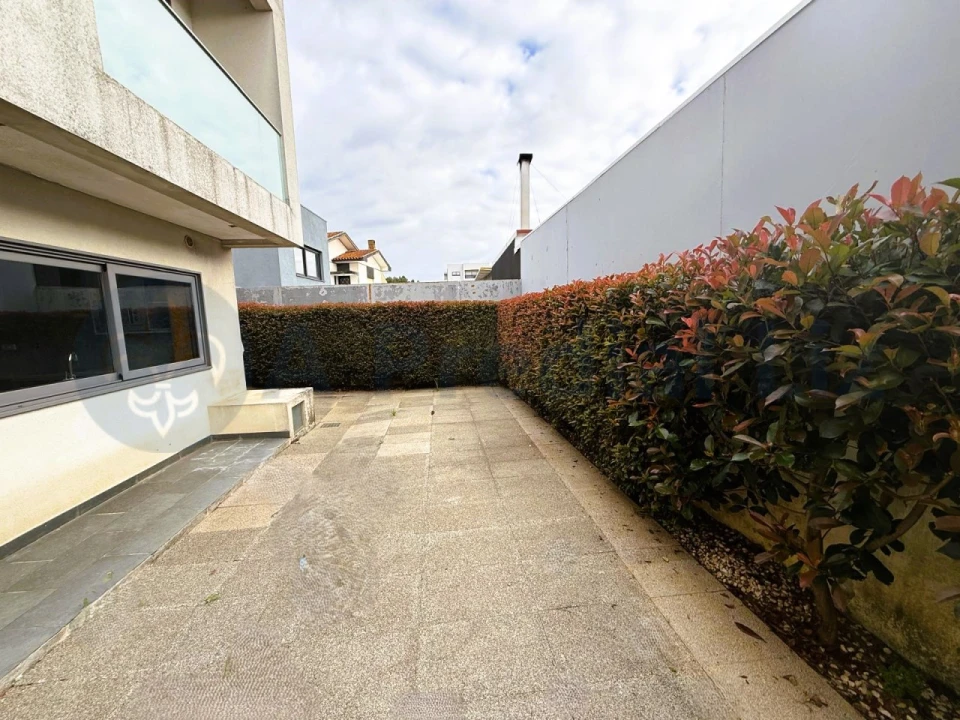 Moradia T3 para Venda em Arcozelo Foto 4