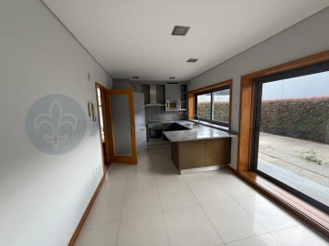 Moradia T3 para Venda em Arcozelo