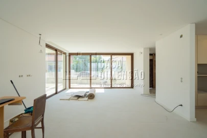 Moradia T3 para Venda em Charneca de Caparica e Sobreda