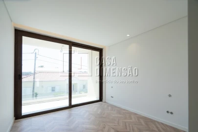 Moradia T3 para Venda em Charneca de Caparica e Sobreda