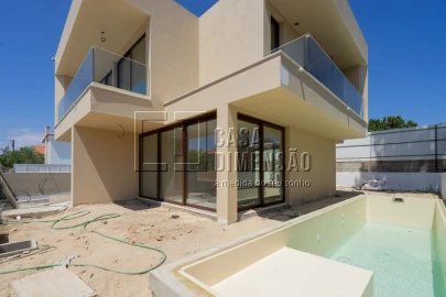 Moradia T3 para Venda em Charneca de Caparica e Sobreda