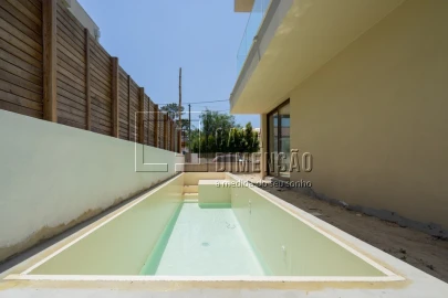 Moradia T3 para Venda em Charneca de Caparica e Sobreda