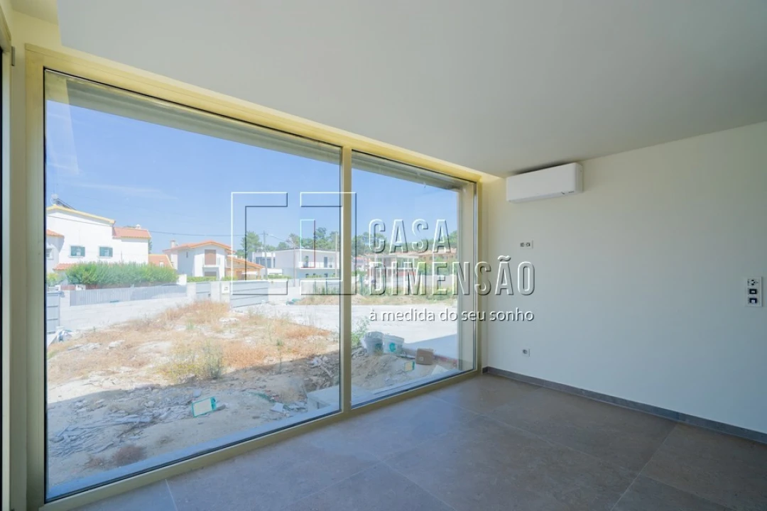 Moradia T4 para Venda em Charneca de Caparica e Sobreda Foto 33