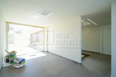 Moradia T4 para Venda em Charneca de Caparica e Sobreda