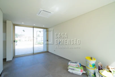 Moradia T4 para Venda em Charneca de Caparica e Sobreda