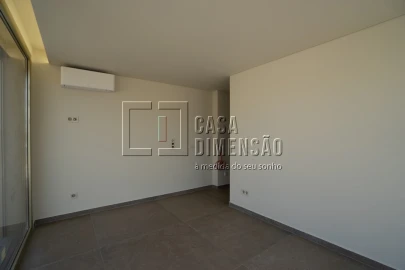 Moradia T4 para Venda em Charneca de Caparica e Sobreda