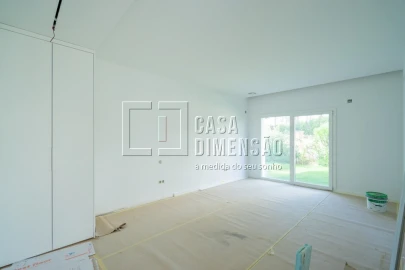 Moradia T4 para Venda em Charneca de Caparica e Sobreda