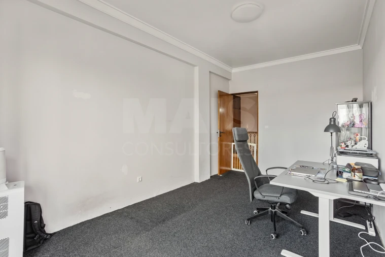 Apartamento T2 para Venda em Sacavém e Prior Velho Foto 4