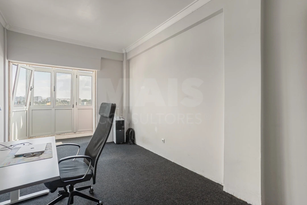 Apartamento T2 para Venda em Sacavém e Prior Velho Foto 9