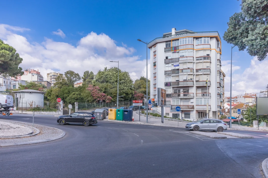 Apartamento T2 para Venda em Sacavém e Prior Velho Foto 1