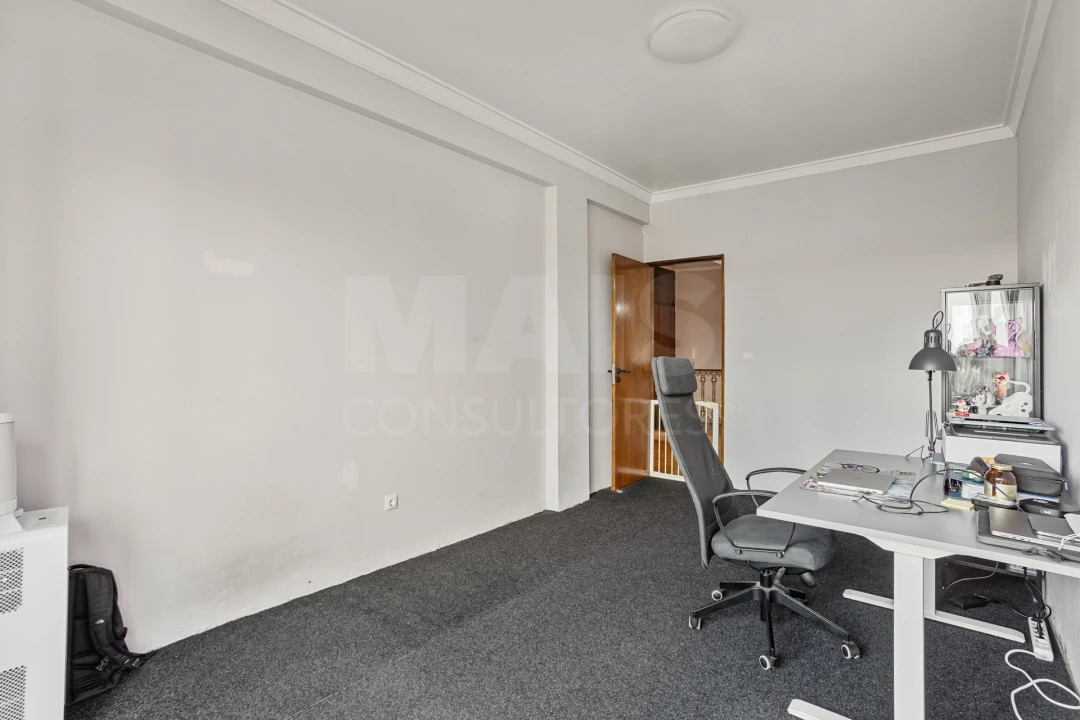 Apartamento T2 para Venda em Sacavém e Prior Velho Foto 4