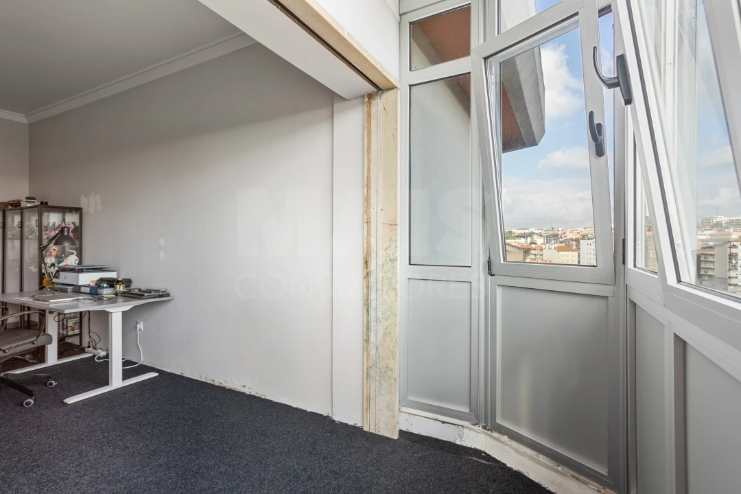 Apartamento T2 para Venda em Sacavém e Prior Velho Foto 5
