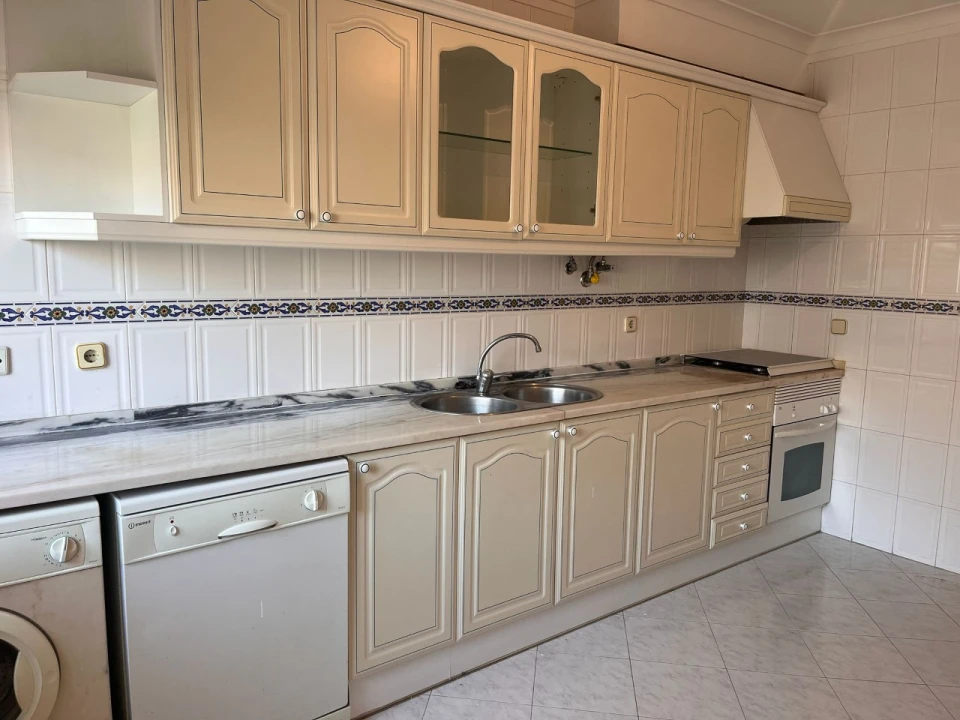 Apartamento T2 para Venda em Algueirão-Mem Martins Foto 2
