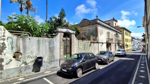 Moradia T12 para Venda em Ponta Delgada (São José)
